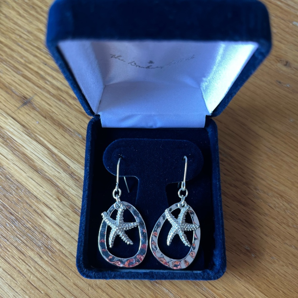 Silver starfish charm dangle earrings